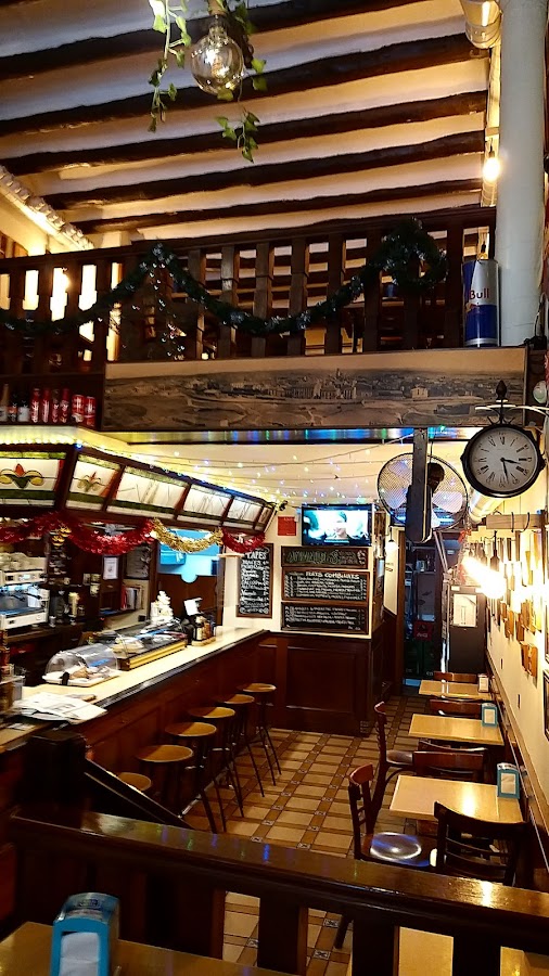 FAMILY & CAFÉ