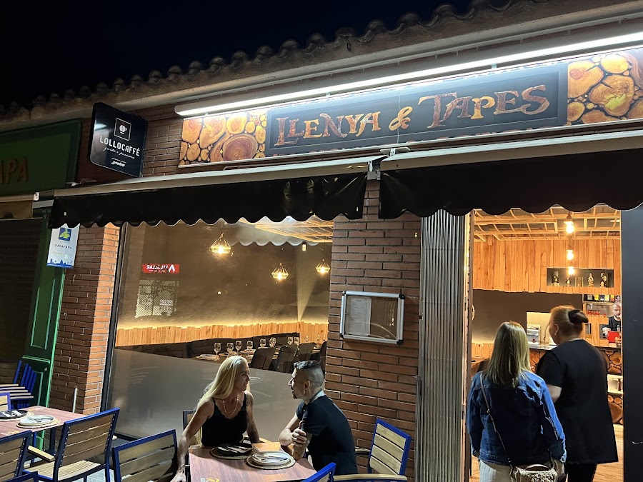 Llenya & Tapes